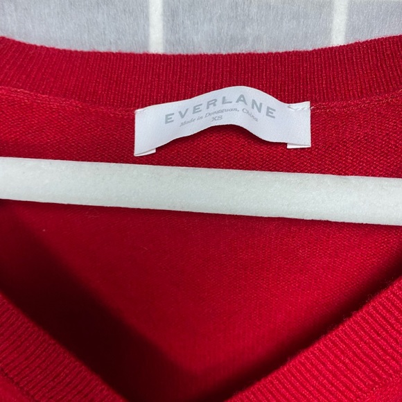 Everlane Deep Red V-Neck Cashmere Sweater - Picture 2 of 6